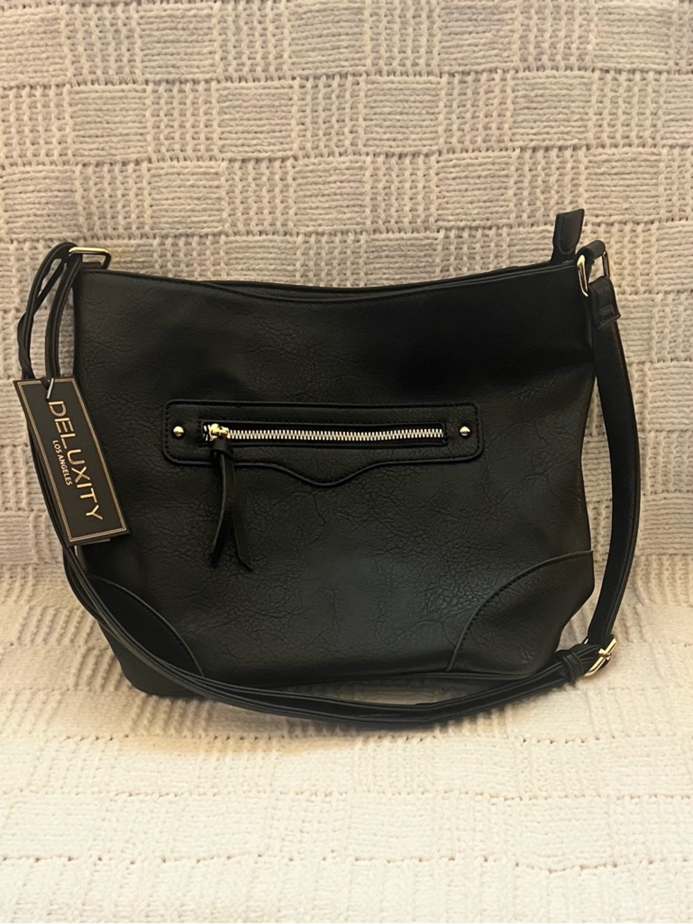 Deluxity Black Shoulder Bag with Front Zip Pocket